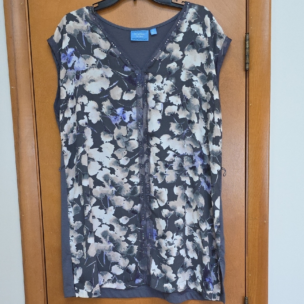 Simply Vera Vera Wang Floral V-Neck Blouse - Black and White